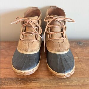 El Two-Tone Leather Duck Boots